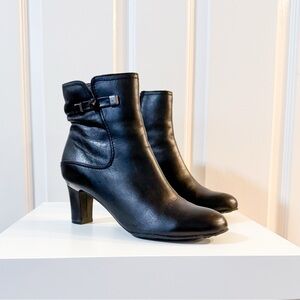 Blondo Peyton Heeled Leather Ankle Bootie Silver Metal Accent Waterproof